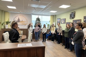 <div>21 января 2024г. в рамках Дня открытых дверей МГУ на Юридическом факультете
